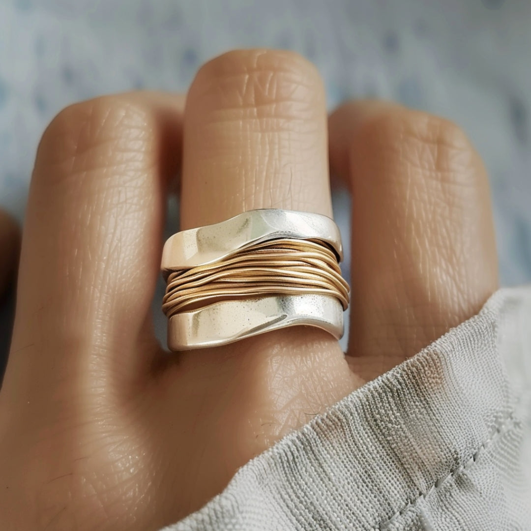 Luné® | Estelle — Zilveren Ring met Verfijnde Gouden Accenten
