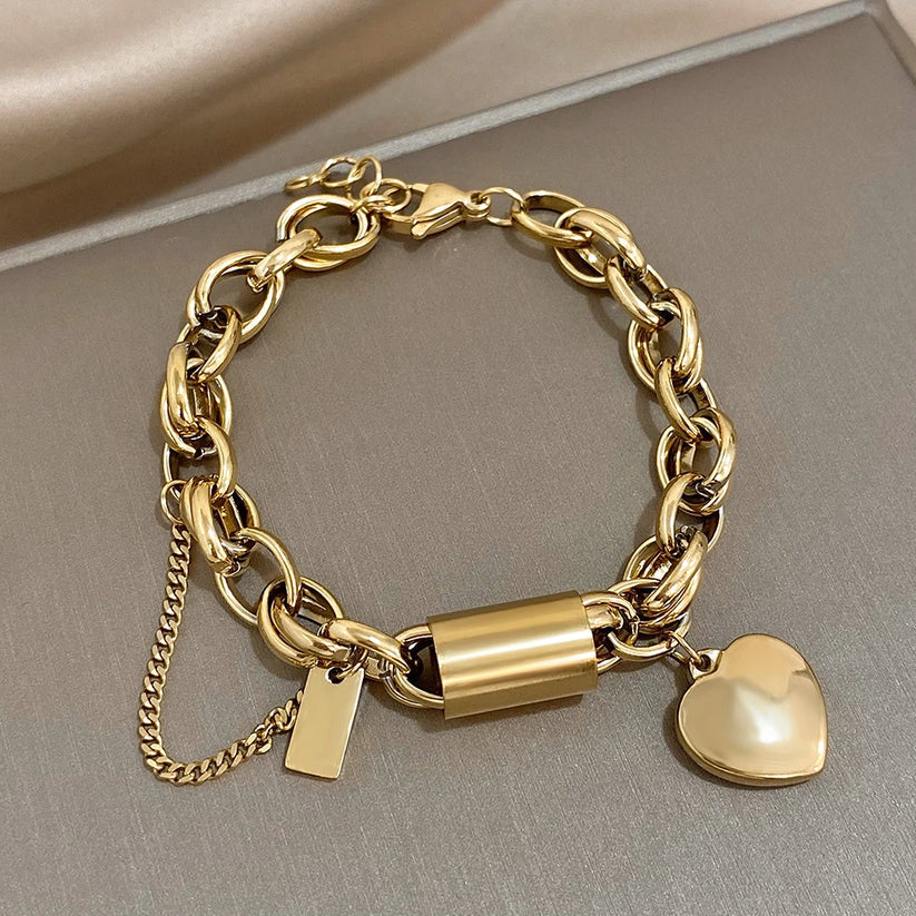 Luné® | Valentina — Gouden Hartjesarmband met Verfijnde Charms