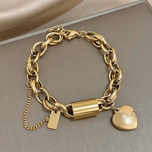 Luné® | Valentina — Gouden Hartjesarmband met Verfijnde Charms