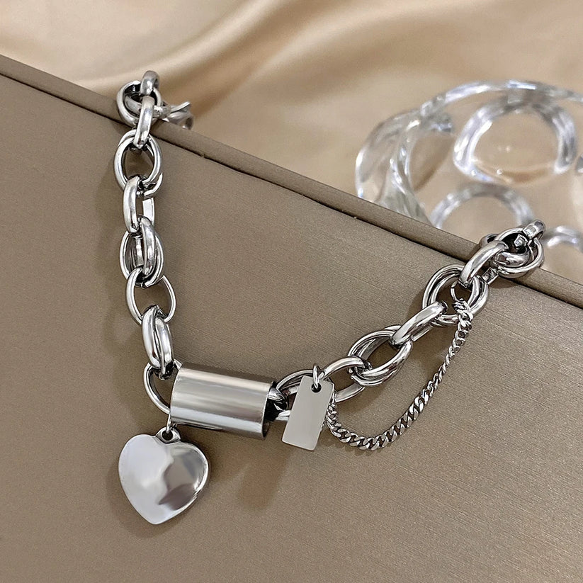Luné® | Valentina — Gouden Hartjesarmband met Verfijnde Charms