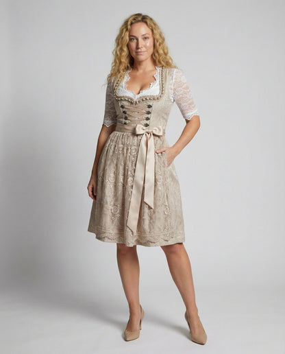 Traditionele Dirndl jurk met corsage voor Oktoberfest