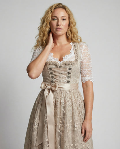 Traditionele Dirndl jurk met corsage voor Oktoberfest
